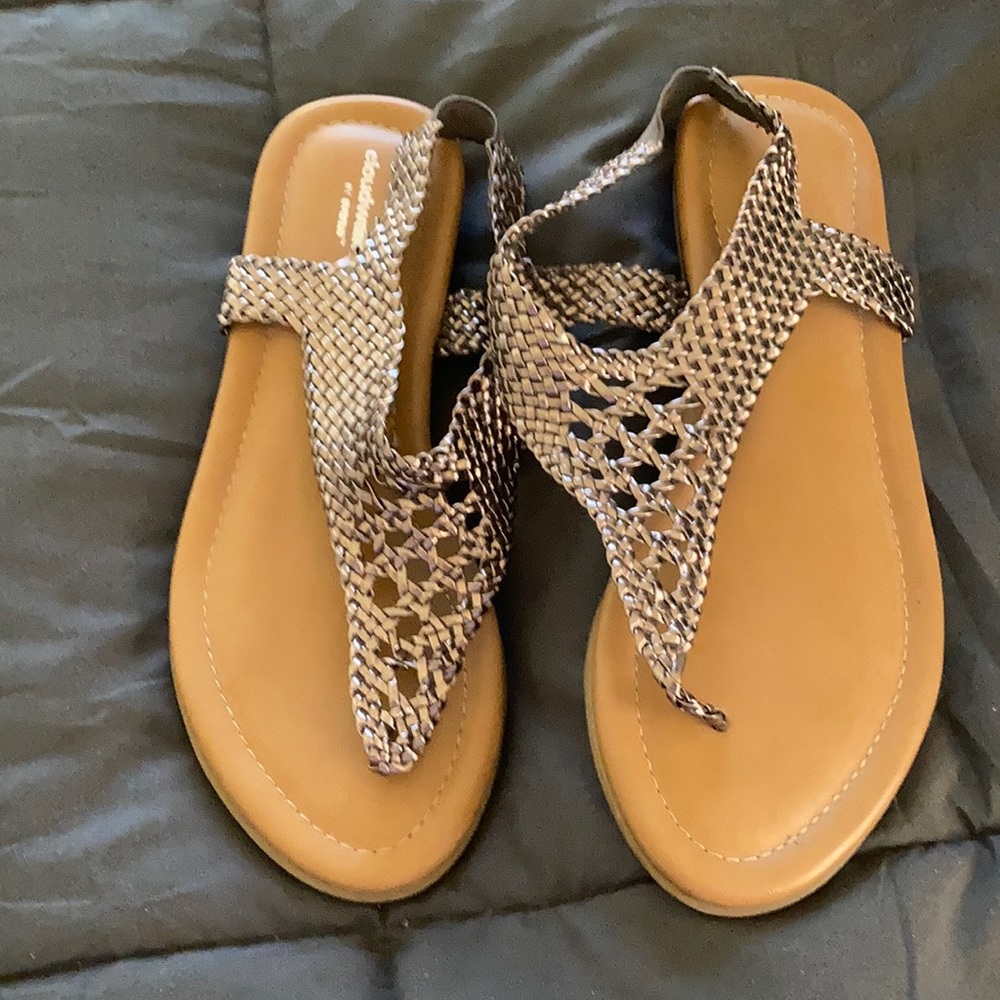 Cloud walkers by Avenue sandals size 7